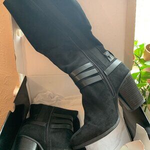 Torrid size 9.5WW black boots